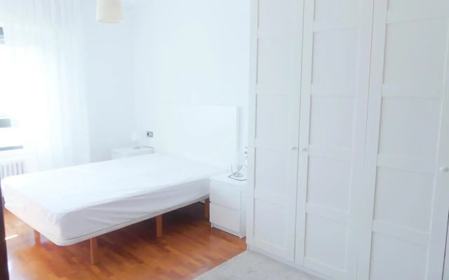 Apartamento luminoso, funcional y amplio en zona hospitalaria