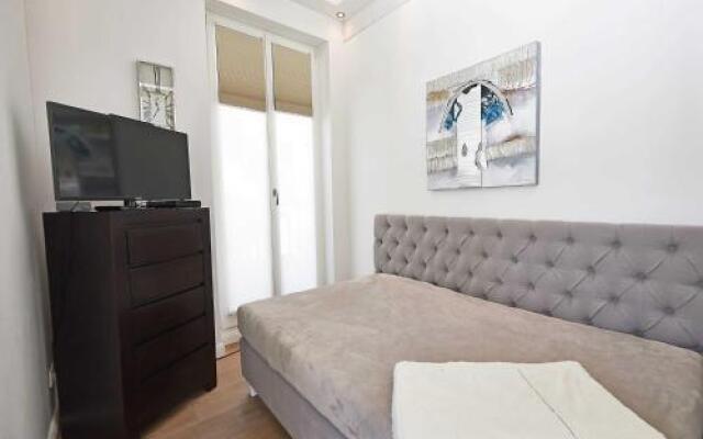 Johanna - Penthouse Nautilus 16