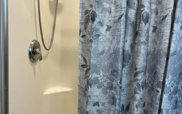 Fantastic Get Away Condo In Strongsville!