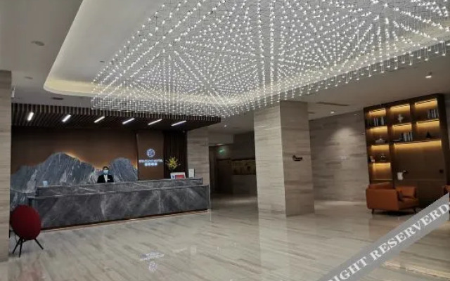 Starway Hotel (Baoding Wanbo Square)