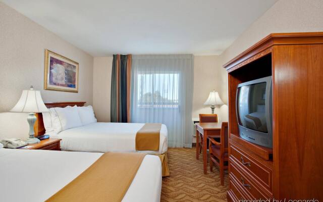 Holiday Inn Express Hotel and Suites Pasadena-Colorado Blvd, an IHG Hotel