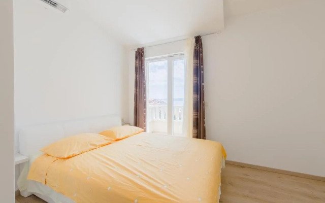 Apartments by the sea Duce, Omis - 8378