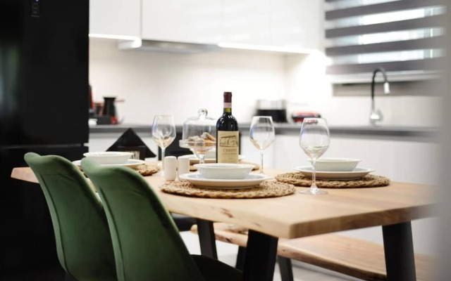 Damona 2BR Luxury Home With Garden