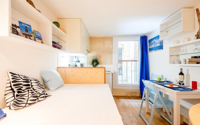A "boat Cabin" in the Heart of Bordeaux