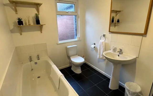 2br Stylish Ormeau Road House