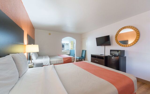 Motel 6 San Antonio, TX - I-10 West