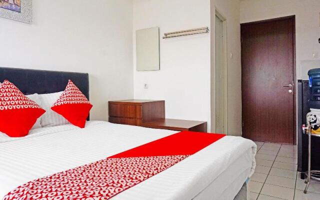 Super OYO 91593 San San Rooms Gunung Putri Square