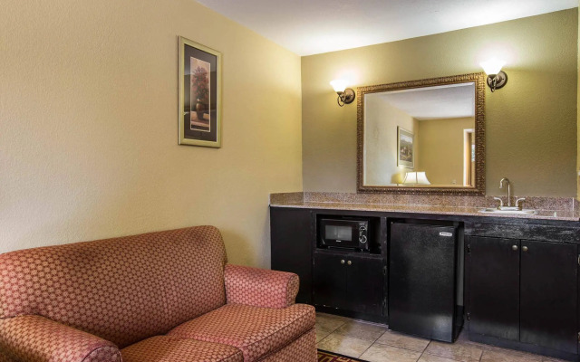 Greenville Pelham Inn by IHG