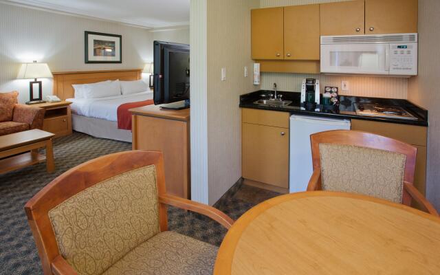 Holiday Inn Hotel & Suites North Vancouver by IHG