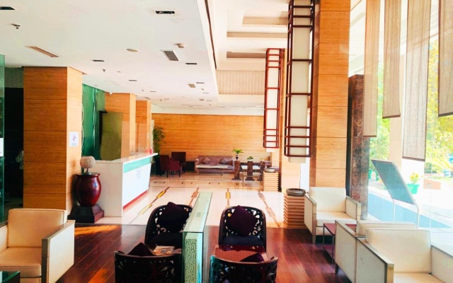 Golden Tulip Gurgaon Udyog Vihar – Lobby – Gurugram