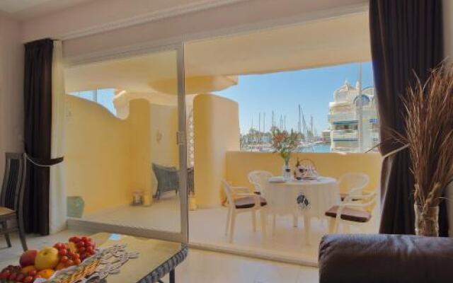 Apartamentos Puerto Marina Beach
