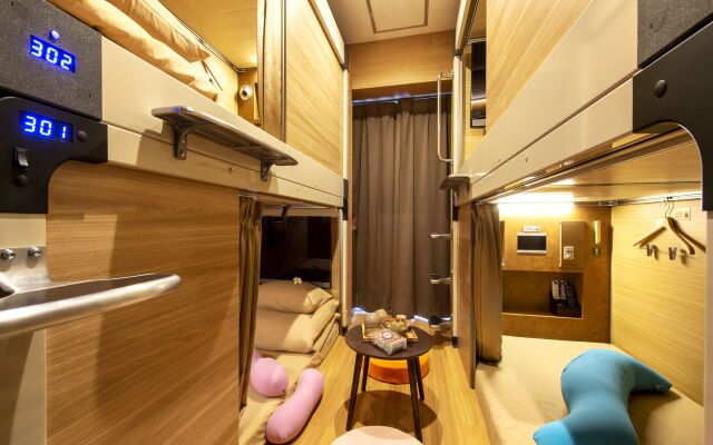 Capsule Hotel Anshin Oyado Premier Resort Kyoto Shijo Karasuma