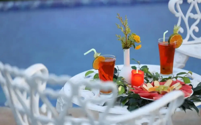Contour Island Resort and Spa