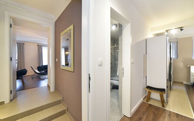 Premium Central Apartment & Room