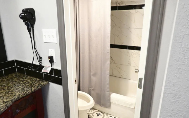 Rodeway Inn & Suites