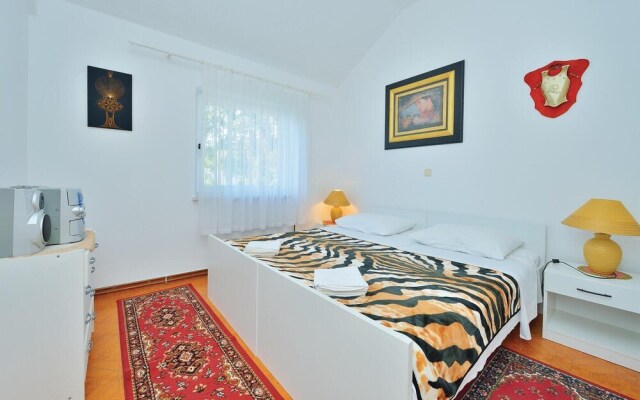 Beautiful Home in Seline With Sauna, Wifi and 7 Bedrooms