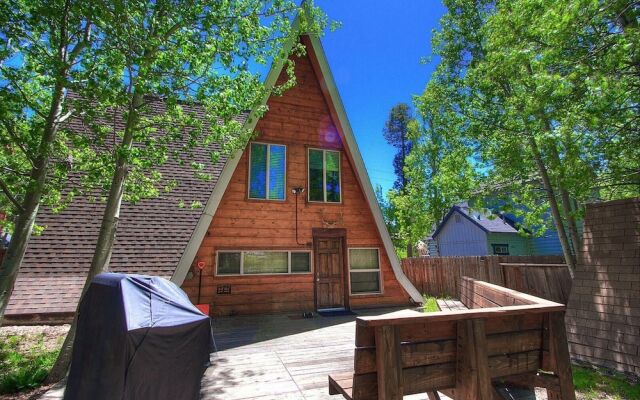 Tahoe Chalet 4 Bedroom Cabin by RedAwning