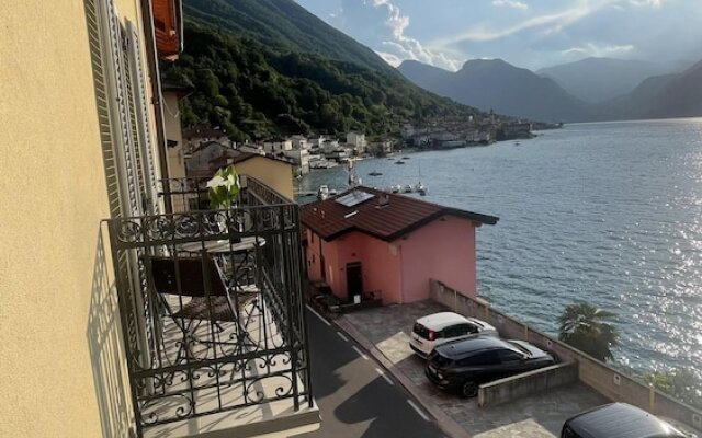 2-bed Apt With Stunning Lake Como Views & Terrace