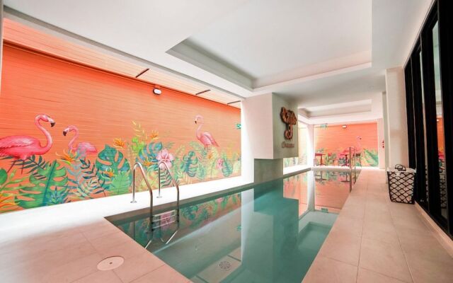 Capital O 445 Ongkara