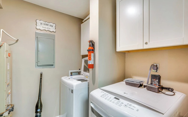 Lakefront Osage Beach Retreat: Dock Access!