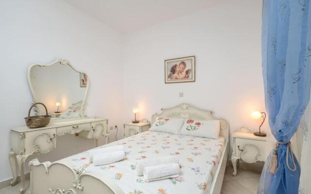 Independent AGAPITOS APART , 2BDRM, private patio
