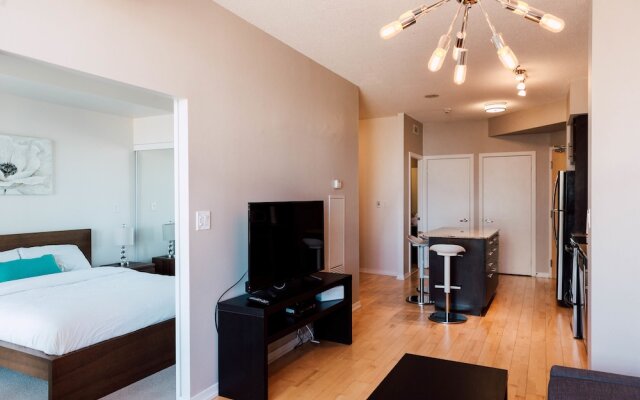 Toronto Suite Rentals - Maple Leaf Sq