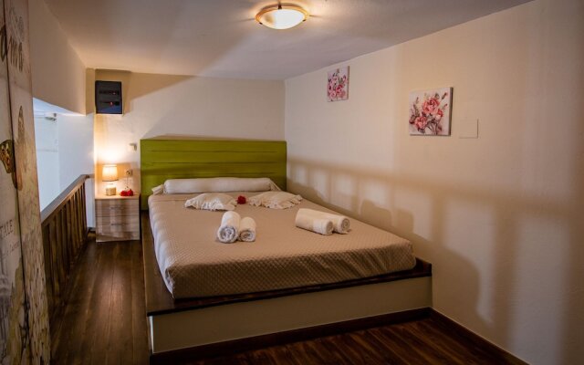 Cozy Flat Attic near Beach & Venetian Port