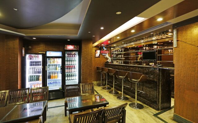 OYO Rooms 055 Mall Rd Tourism Lift