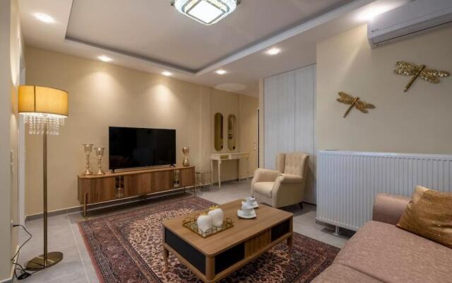 Maison De Luxx, A9 Central Lux