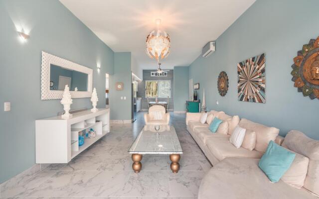 Playa Bonita Lavish Apartment at Lake View 42B