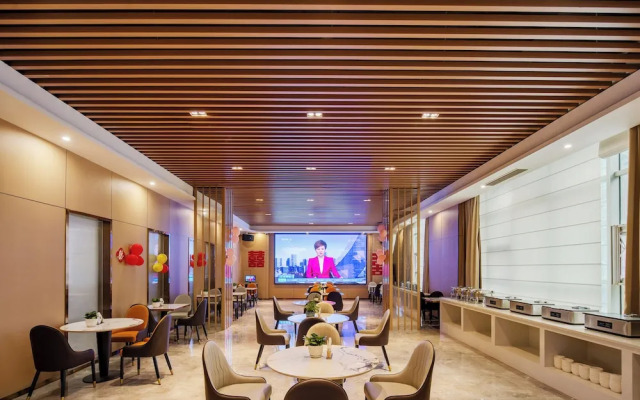 Wanzai Yijia La Maison Hotel