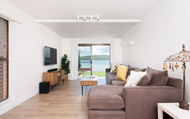 Baywatch - Beachfront Bliss Executive Home