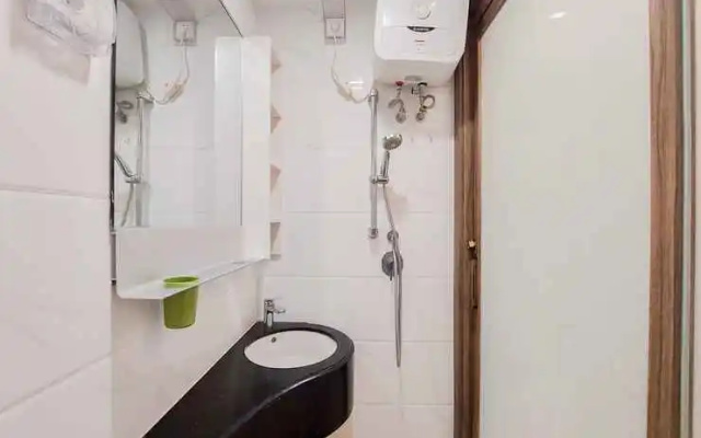 Tidy and Gorgeous Studio at Sky House BSD Apartment By Travelio – Bathroom – Legok