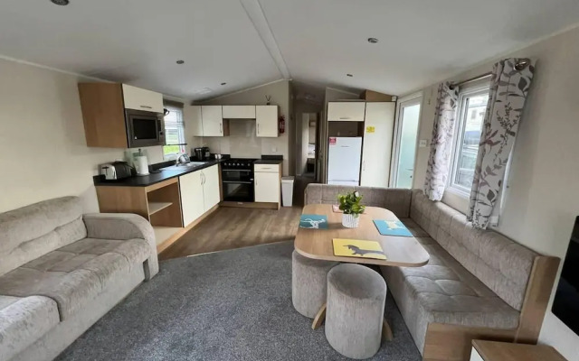 Stunning 8 Berth Caravan in Poole