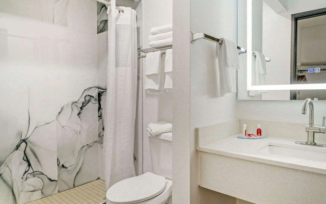 Econo Lodge Traverse City South