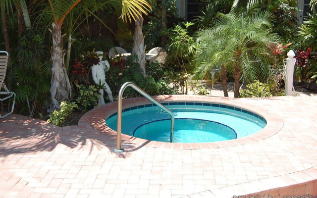 Alcazar Resort- Gay Mens Resort