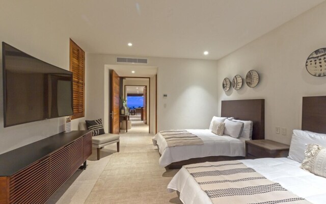 Sunny Vacation Condo 4