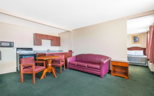 Blue Way Inn & Suites Wichita East