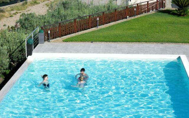 Mauro Home Bed and Relax