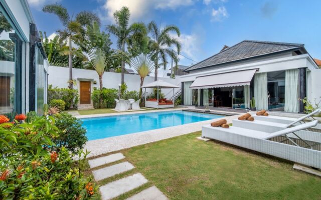 Serene 4br Seminyak Villa with Tropical