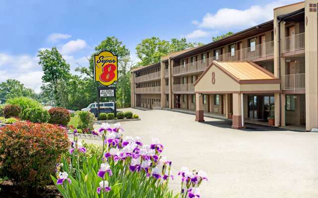 Super 8 by Wyndham Laurel