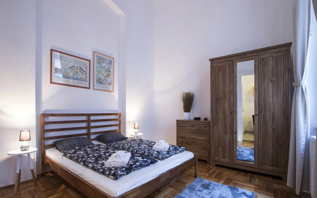 Large Central Apartments Kálmán Imre