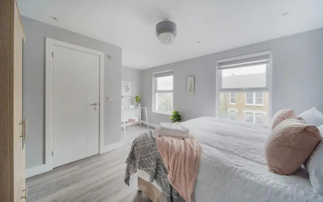 Stunning 3 Bed 3 Bath London Townhouse