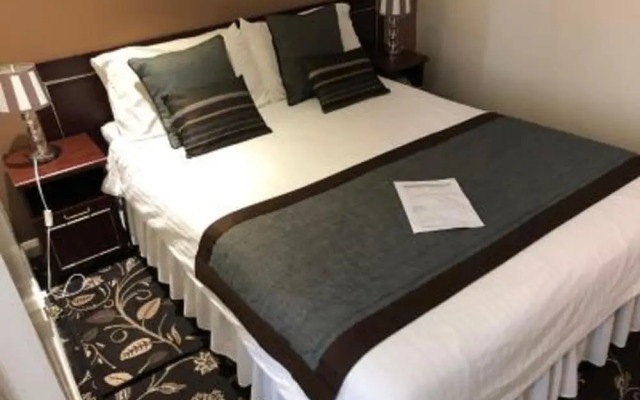Waverley Hotel