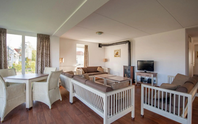 Stately Villa near Grevelingen Lake