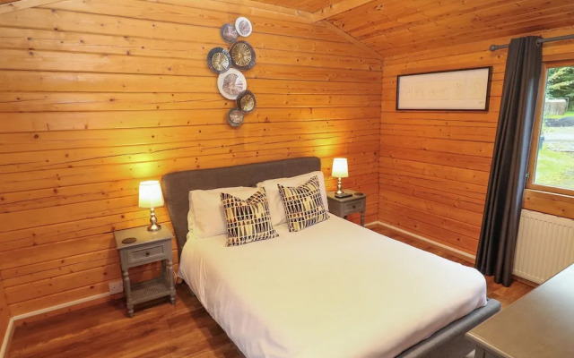 Lakeside Lodge