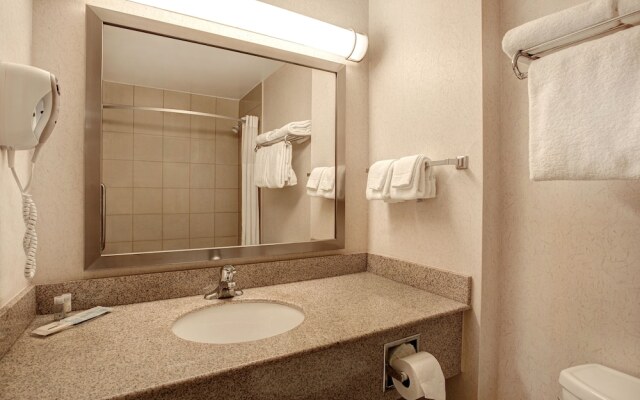 Days Inn & Suites Collingwood