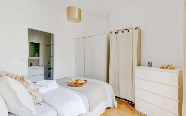 Elegant 1BR Steps to Marais & Louvre