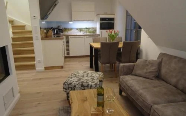 Rosenberg 13 Wohnung 1d DG re