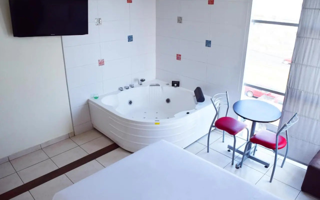 Hotel Colors Canada